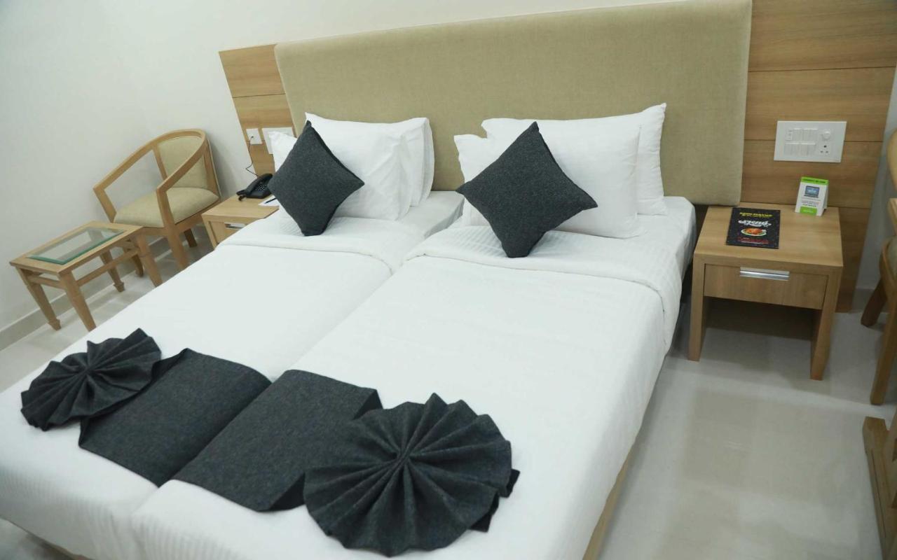 Hotel Anjali Park Коттаям Экстерьер фото