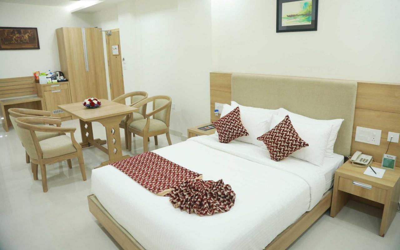 Hotel Anjali Park Коттаям Экстерьер фото