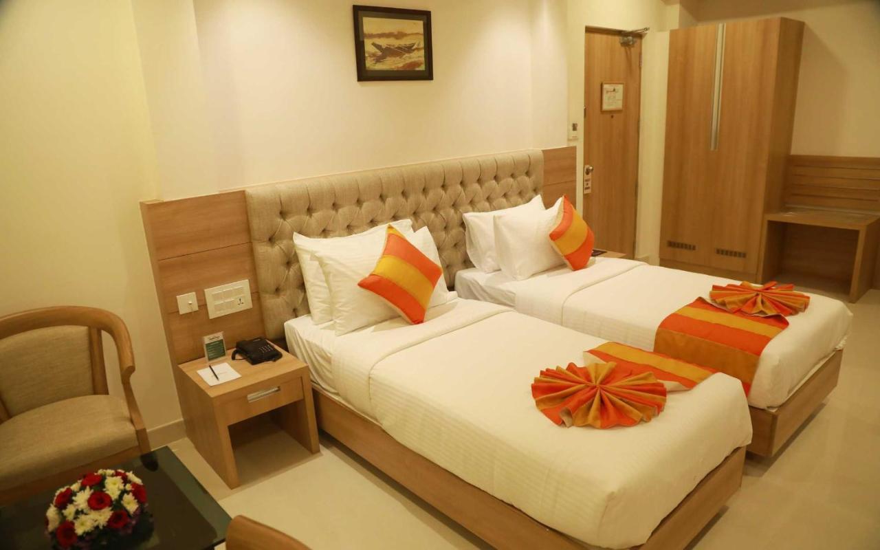 Hotel Anjali Park Коттаям Экстерьер фото