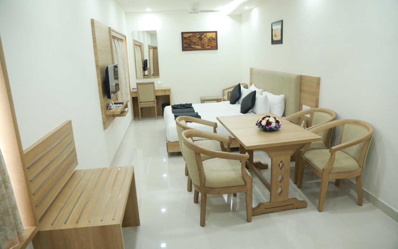 Hotel Anjali Park Коттаям Экстерьер фото