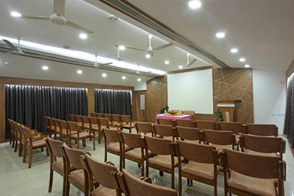 Hotel Anjali Park Коттаям Экстерьер фото