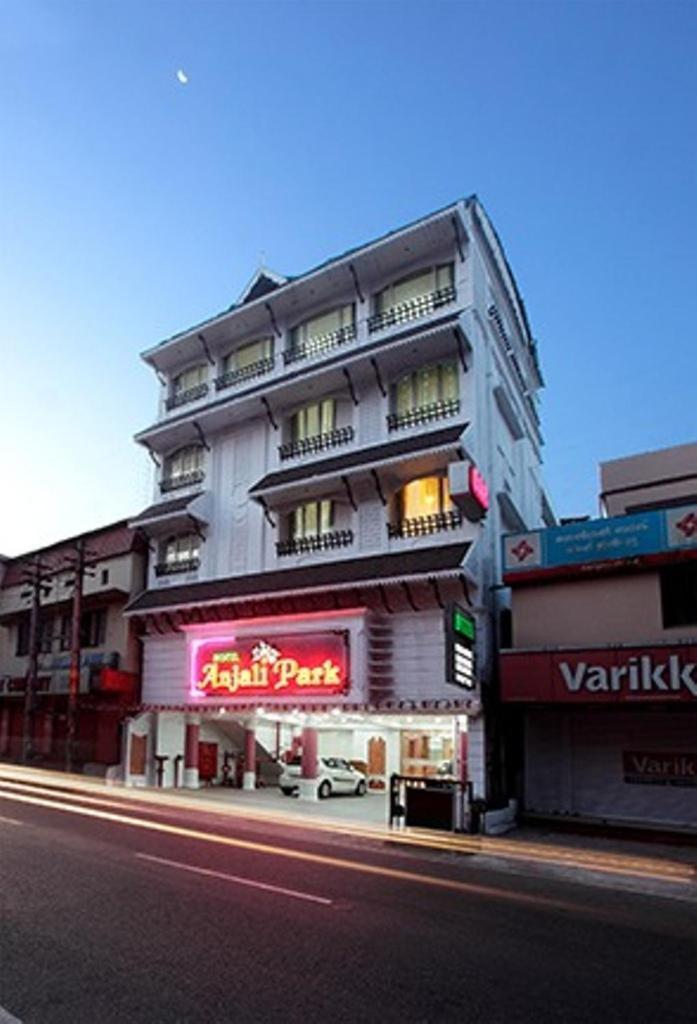 Hotel Anjali Park Коттаям Экстерьер фото