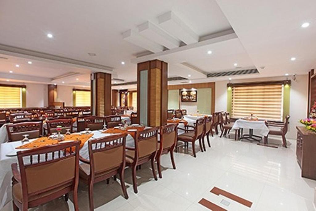 Hotel Anjali Park Коттаям Экстерьер фото
