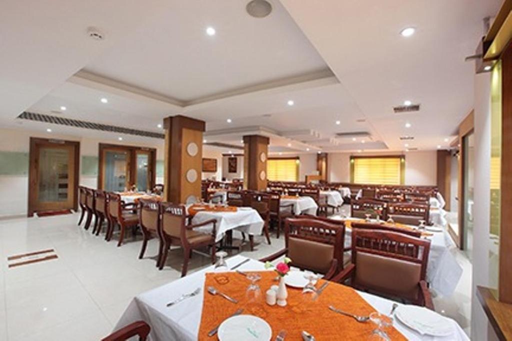 Hotel Anjali Park Коттаям Экстерьер фото
