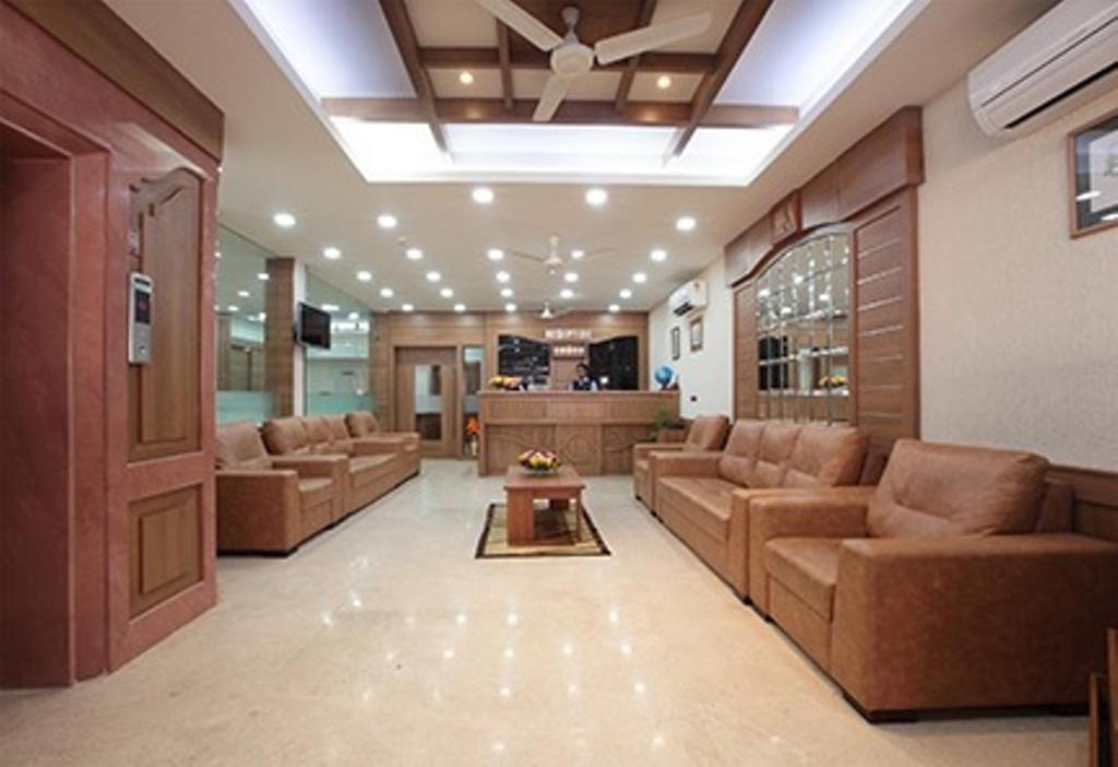 Hotel Anjali Park Коттаям Экстерьер фото